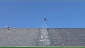 pulvérisation drone bas en haut sur toiture